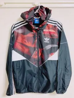 adidas シャカシャカ　ナイロントラックジャケット