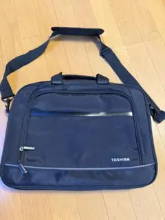 TOSHIBA ビジネスバッグ ブラック　パソコンバック　ガジェット