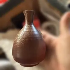 茶色の小型花瓶
