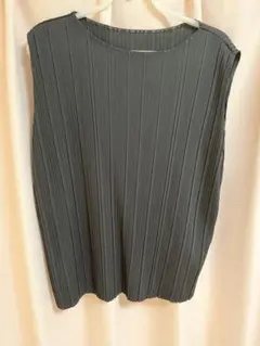 UNIQLO XL プリーツノースリーブ　ブラック