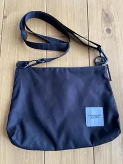 URBAN RESEARCH DOORS サコッシュ ブラックのサムネイル