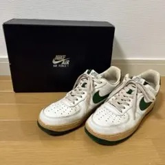 NIKE WMNS AIR FORCE 1 07 LV8 ナイキエアフォース1