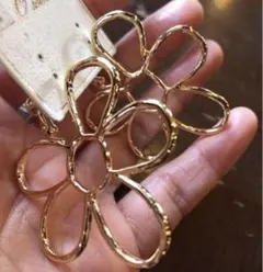 【No.331】可愛いクラシカルおおぶり型抜きゴールドフラワー花イヤリング新品