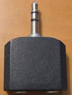 3.5mmステレオミニプラグを2つのステレオミニジャックに分岐するアダプタ値下げ