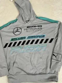 ベンツとプーマーのコラボパーカーUSのLサイズ