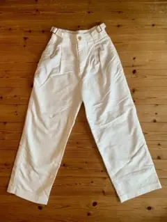 ホワイト ワイドタックパンツ