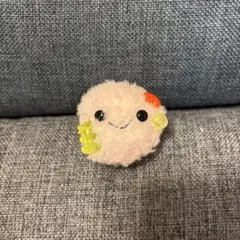 ふわふわピンクブローチ　ハンドメイド
