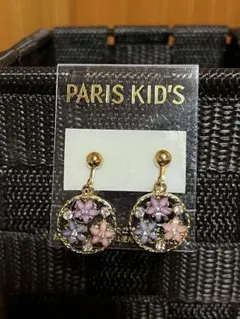 ★新品　未使用★ 花模様の円形イヤリング　ゴールド　ストーン付　ネジバネ式