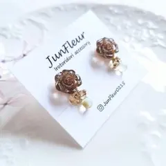 200*【ネジバネイヤリング】小さな薔薇のイヤリング(ブラウン)