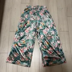 花柄　ベルベットワイドパンツ　ベロア素材　総柄
