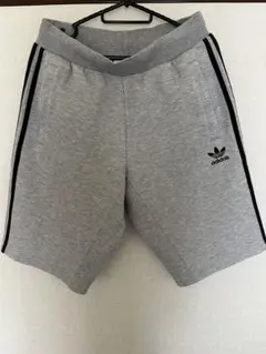 adidas グレー 3本ライン ショートパンツ