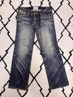 ダメージ加工ダークブルーストレートジーンズ