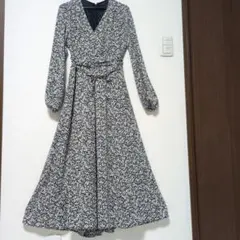 美品　アンドクチュール　小花柄カシュクールロングワンピース