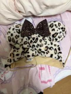 ヒョウ柄ファーキャップ キラキラリボン付き