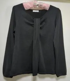 ✦ 黒の長袖トップス 前面タック付き ✦