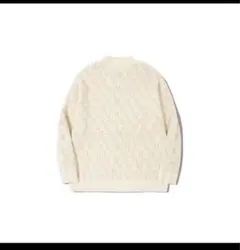 クリーム色模様入りニットセーター