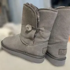 UGG グレー ムートンブーツ ストーン付きのサムネイル