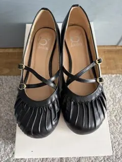 美品あしながおじさんブラックレザーストラップ付フラットシューズパンプス黒23.5