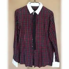 赤と黒のチェック柄長袖シャツ