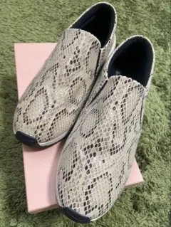 fin スニーカーのサムネイル