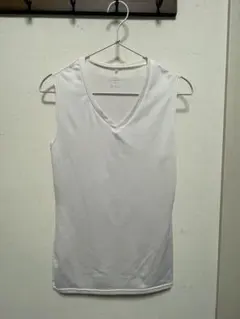 ホワイト Vネック タンクトップ　Oサイズ