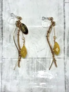 イエロー雫ビーズとロングチェーンノンホールピアス