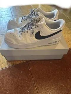 Nike Air Force 1 ホワイト ブラックのサムネイル