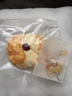 LuLu鹿　ルル鹿　スタジオ　チェリー　クリーム　パン　黏糊泥　スクイーズ　海外