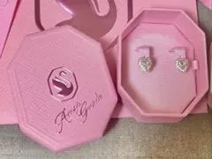 【kao様】Ariana Grande x Swarovski ハートピアス