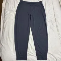 ユニクロ　ウルトラストレッチアクティブジョガーパンツ　ダークグレー　L