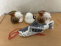 まねきねこ、シマエナガ、シャケの置物
