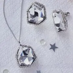 フェリシモ　スワロフスキー　ネックレス＆イヤリングのサムネイル
