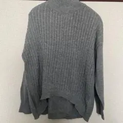 Koe 薄手のグレーニット