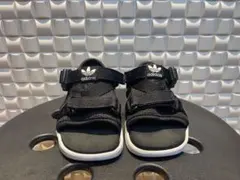 adidas ベビーサンダル ブラック