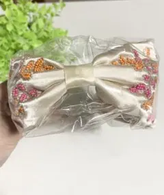 アイボリーのビーズと刺繍のリボンヘアバンド✽.。.:*・゜