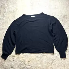 オペークドットクリップ　ニット 着丈が短く腕が広めで個性的なデザイン