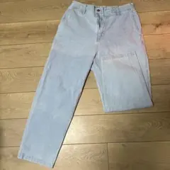 薄い青色カーゴパンツ