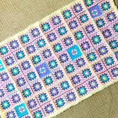 手編み グラニースクエア モチーフつなぎ マルチカバー ブランケット ／ ピンク