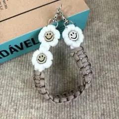 パラコード　ハンドスマホストラップ　ニコちゃん お花　ハンドメイド　くすみカラー