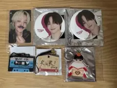 treasure ジフン 缶バッジ カプセルトイ トレカ ご当地アクキー