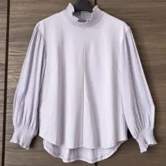 リフレクト　フリルスタンドカラーストレッチブラウス