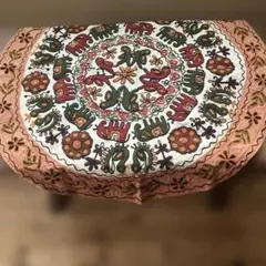 アリ刺繍 ラウンドクロス　直径約80cm マライカのサムネイル