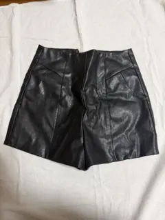 grl黒 レザー ショートパンツ