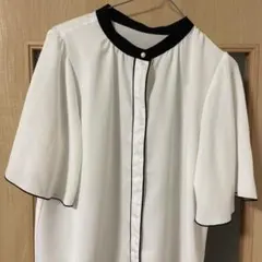 ホワイト 半袖シャツ ブラック襟　パール