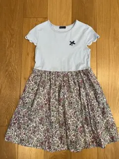 BeBe 水色 花柄 半袖ワンピース　140