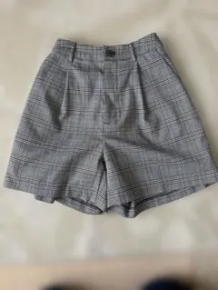 チェック柄グレー系ショートパンツ