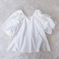 Cloth＆Cross 　バルーンスリーブVネックブラウス　ハグオーワー Cloth＆Cross バルーンスリーブVネックブラウス ハグオーワー - メルカリ