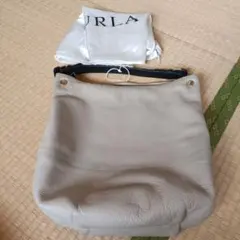 フルラ　ハンドバッグ　金具はゴールド