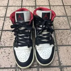NIKE AIR JORDAN 1 MID ブラック ホワイト レッド
