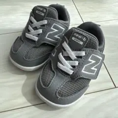 new balance FIRST ベビーシューズ グレー